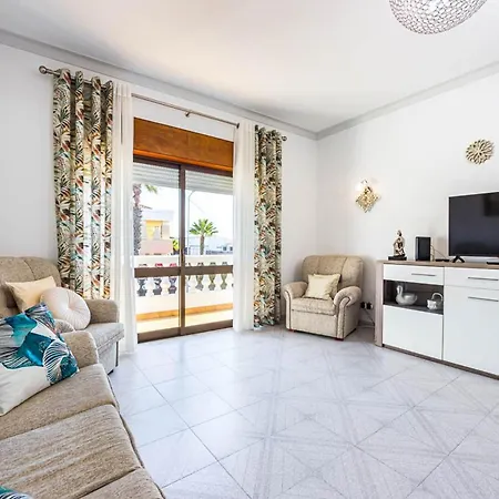 New Sunny Gale With 4 Bedrooms *