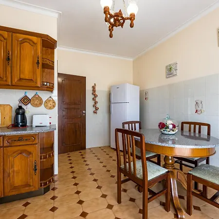 New Sunny Gale With 4 Bedrooms Apartament