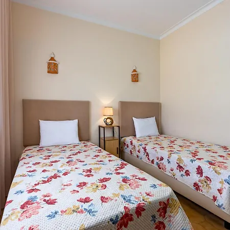 New Sunny Gale With 4 Bedrooms