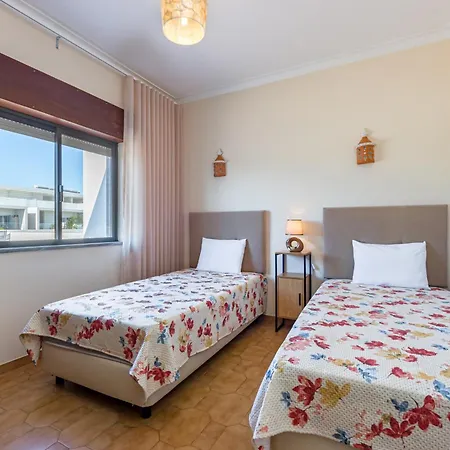 New Sunny Gale With 4 Bedrooms Apartament Guia (Faro)