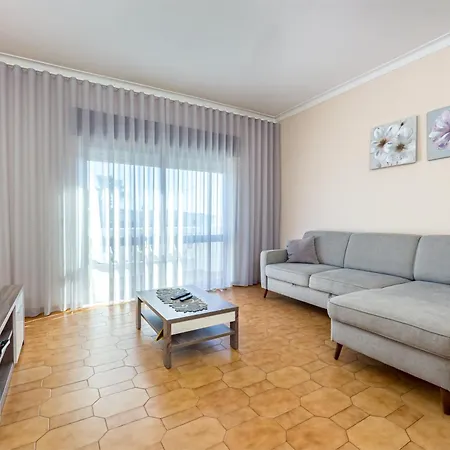 New Sunny Gale With 4 Bedrooms *
